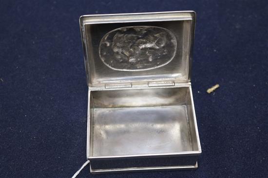 A George V silver snuff box, Pairpoint Brothers, London, 1921, 8cm.